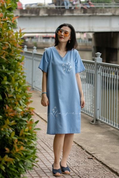  Đầm Xanh Biển linen thêu tay Sử Quân Tử 