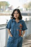  Đầm denim trụ thêu tay Tắc Kè Bi 