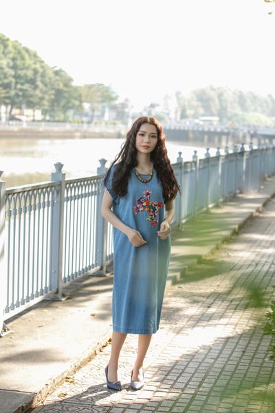  Đầm Tahera denim thêu tay Ếch Hoa 