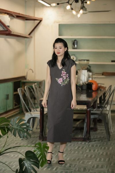  Đầm Sensi Xám thêu tay Phượng Tím 