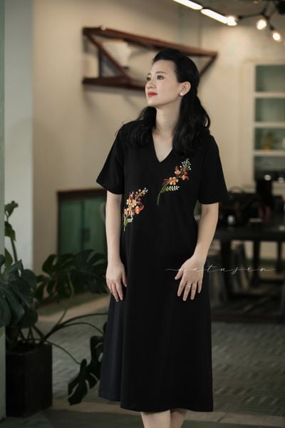  Đầm Emmy đen thêu tay Phượng Điệp 