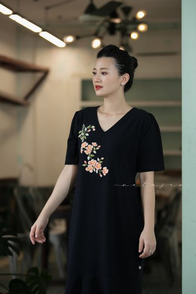  Đầm Astra xanh đen thêu tay Đăng Tiêu 