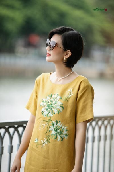  Đầm Moon mustard thêu tay Quỳnh Liên linen premium 