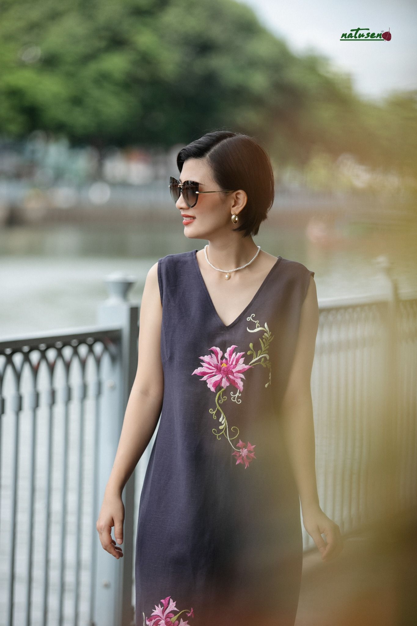 Đầm vải linen thêu tay trang trí  Miro House