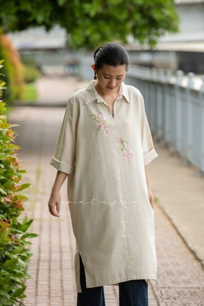  Đầm Marta Beige linen thêu tay Hoa Tigon 