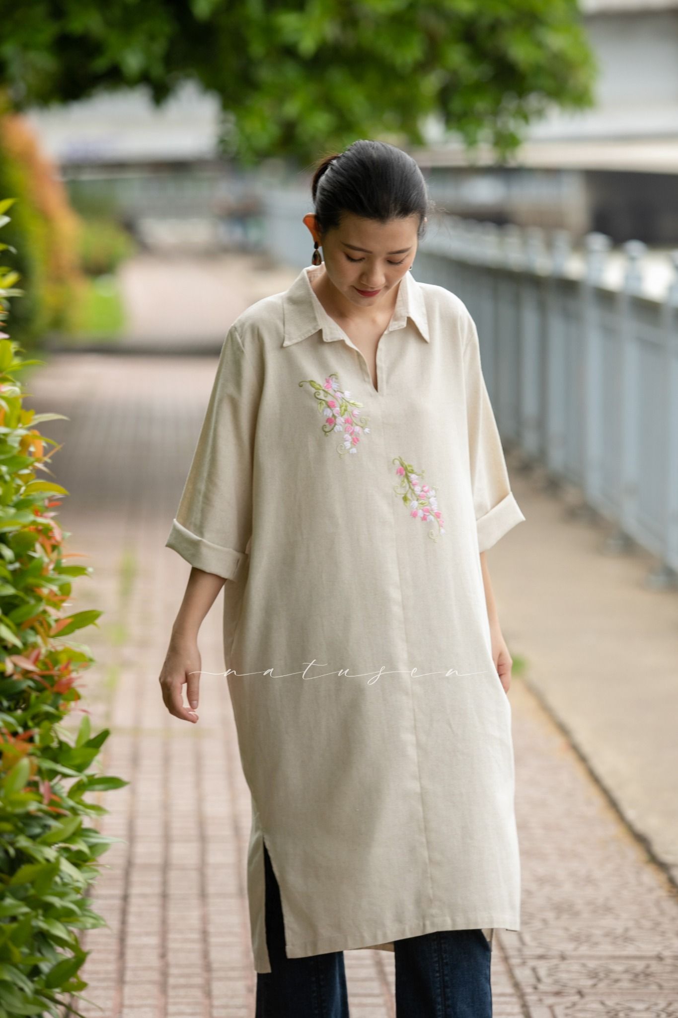  Đầm Marta Beige linen thêu tay Hoa Tigon 