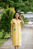  Đầm Kimono Vàng Cúc thêu tay Sen Hiên Nhiên 