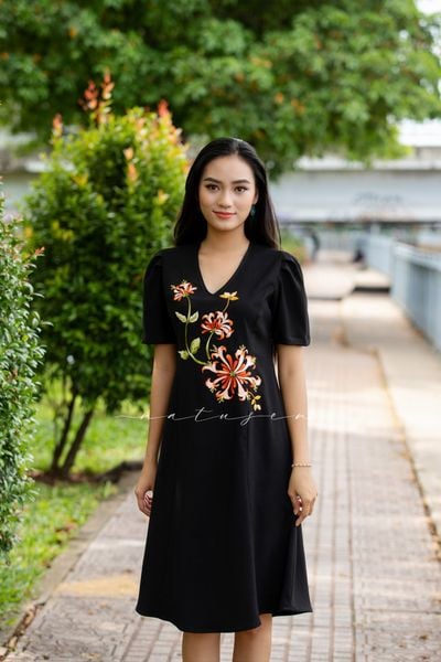 Đầm thêu tay 1010077