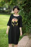  Đầm thêu tay Hoa mẫu đơn linen đen 