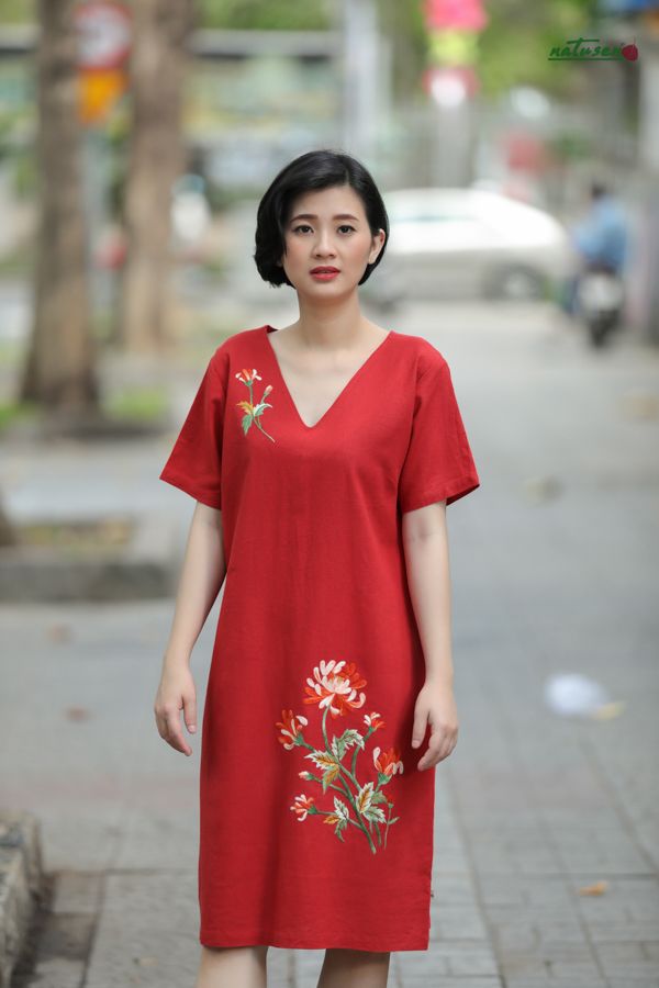  Đầm Linen thêu tay Hoa Cúc Đại cam gạch 