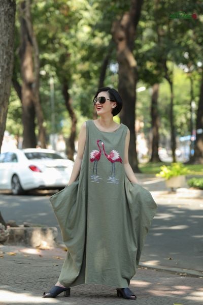  Đầm MiDo xanh đậu linen thêu tay Hồng Hạc 