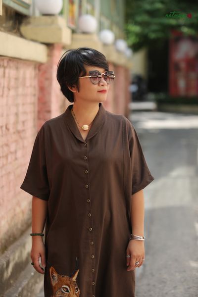  Đầm oversize SAM nâu thêu LYNX 