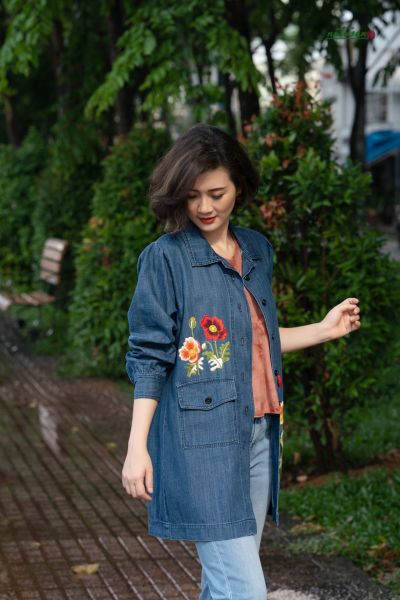  Áo khoác denim tay phùng thêu tay hoa Poppy 