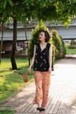  Áo linen đen Ren thêu cổ tim 