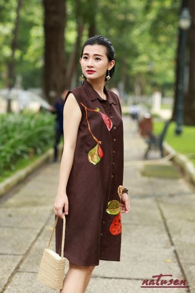  Đầm chemise linen thêu tay lá Bàng 