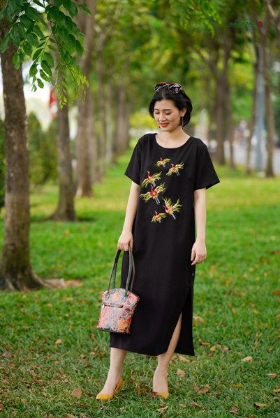  Đầm tiệc thêu tay Mai Hạc cổ thuyền tay con Đen LBD 