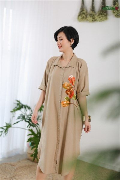  Đầm oversize chemise Beige thêu lá bàng 