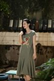  Đầm Oreno linen xanh rêu thêu tay Hạc Bách Hoa 