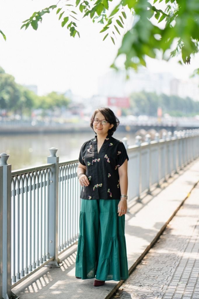  Áo linen kimono Đen Ren thêu 