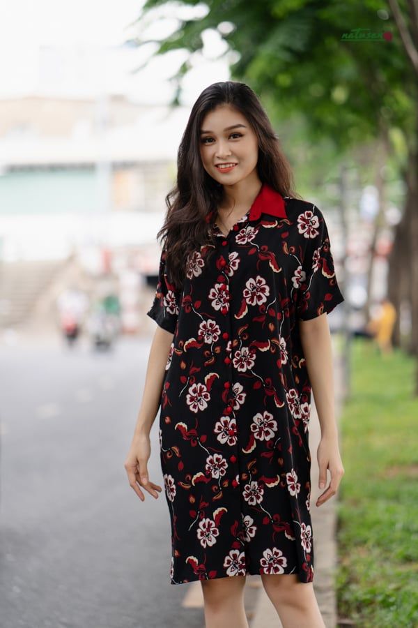  Đầm chemise in hoa phối cổ đỏ 