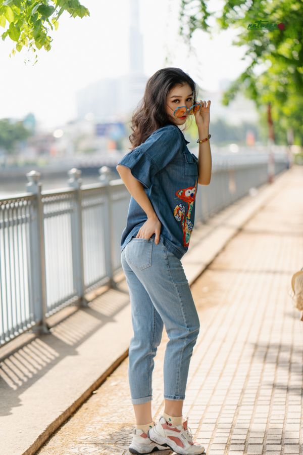  Quần jeans ống túm màu Nhạt 