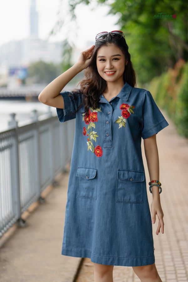  Đầm thêu tay hoa Hồng Florentina Denim Safari 