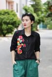  Áo chemise đen thêu tay Tắc Kè lập thể 