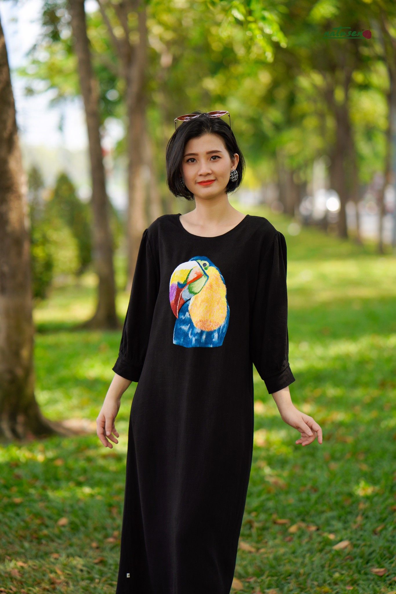  Đầm Miko Đen linen bamboo thêu tay Toucan King 