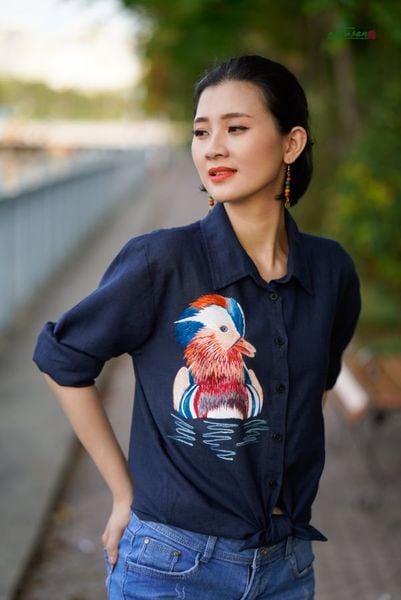  Áo thêu tay Uyên Ương linen Xanh Navy 