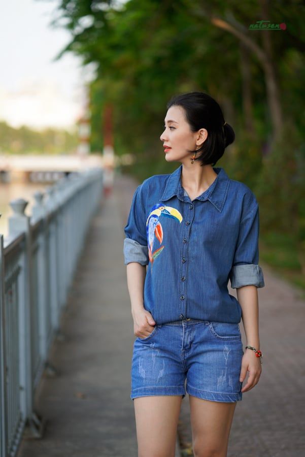  Áo chemise denim thêu thủ công Toucan TD 