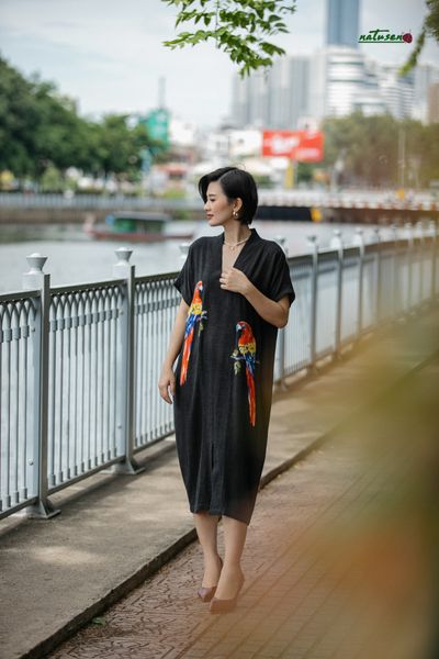  Đầm kimono thêu tay Vẹt Scarlet xám lông chuột 