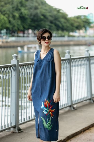  Đầm Chingi thêu tay Hoa Hạc Tiên denim 