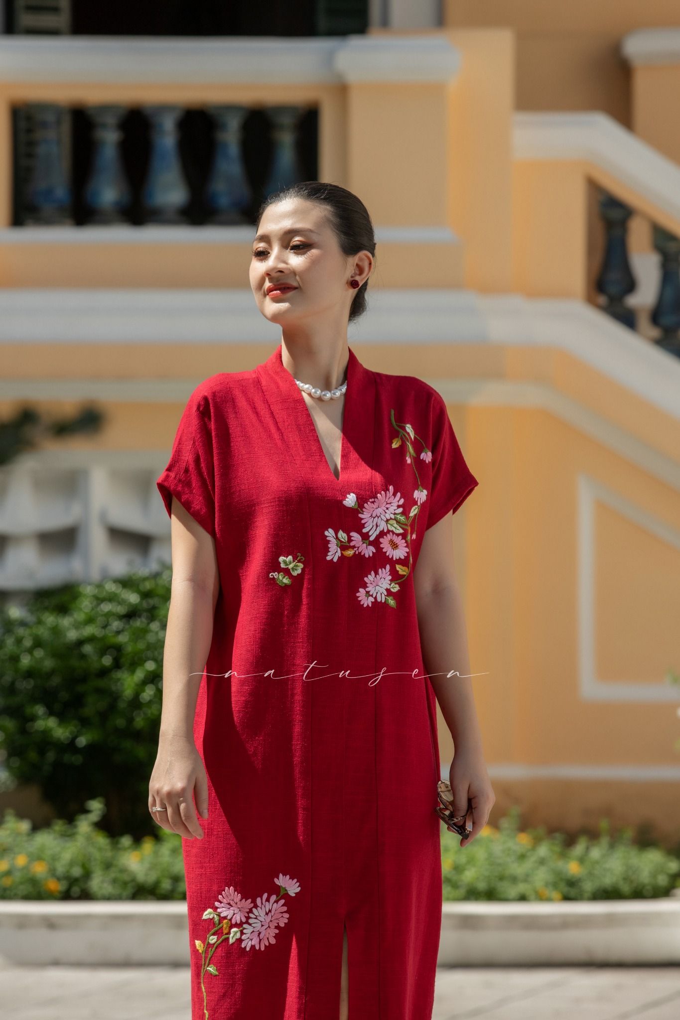  Đầm Yuna Kimono Đỏ thêu tay Cúc Viên Mỹ 