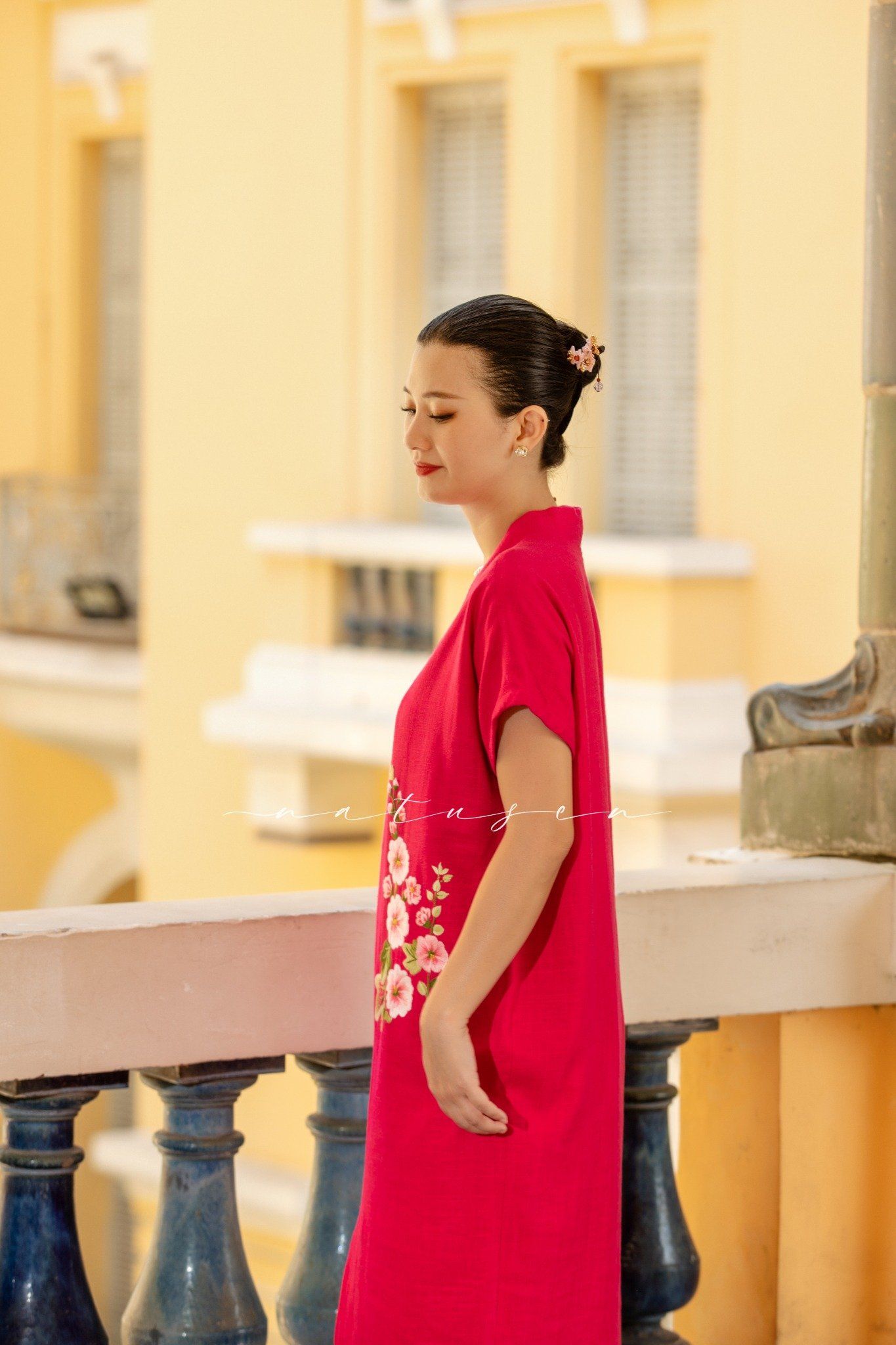  Đầm Yuna Kimono linen thêu tay Mãn Đình Hồng 
