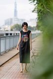  Đầm đen linen đi tiệc Tết Hoà Hợp maxi thêu tay 