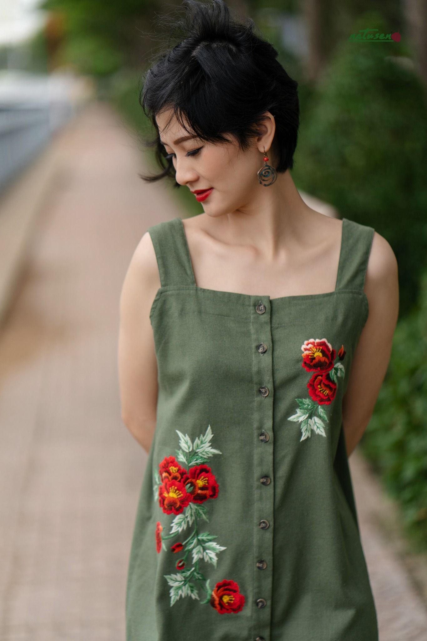  Đầm Xanh rêu linen thêu tay Hồng Flornetina 