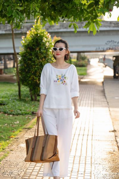  Áo linen thêu Thanh Xuân Offwhite 