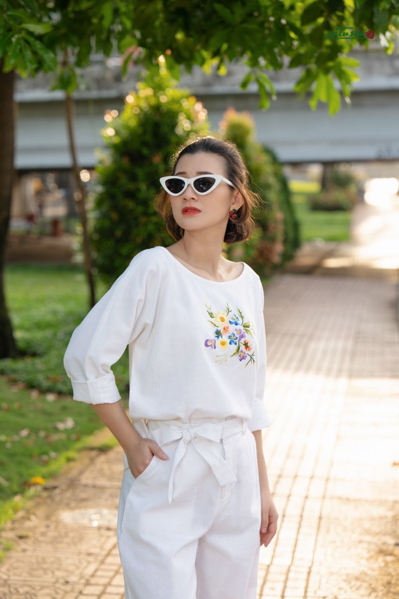  Áo linen thêu Thanh Xuân Offwhite 