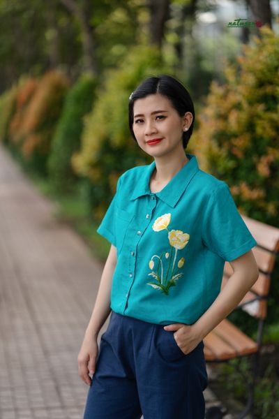  Áo cổ én xanh air thêu tay Poppy 