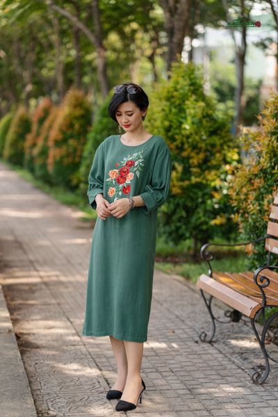  Đầm Sara xanh ve linen bamboo thêu tay Hồng Florenina 