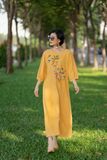  Đầm Sara vàng mustard linen bamboo thêu tay Tâm Giao 