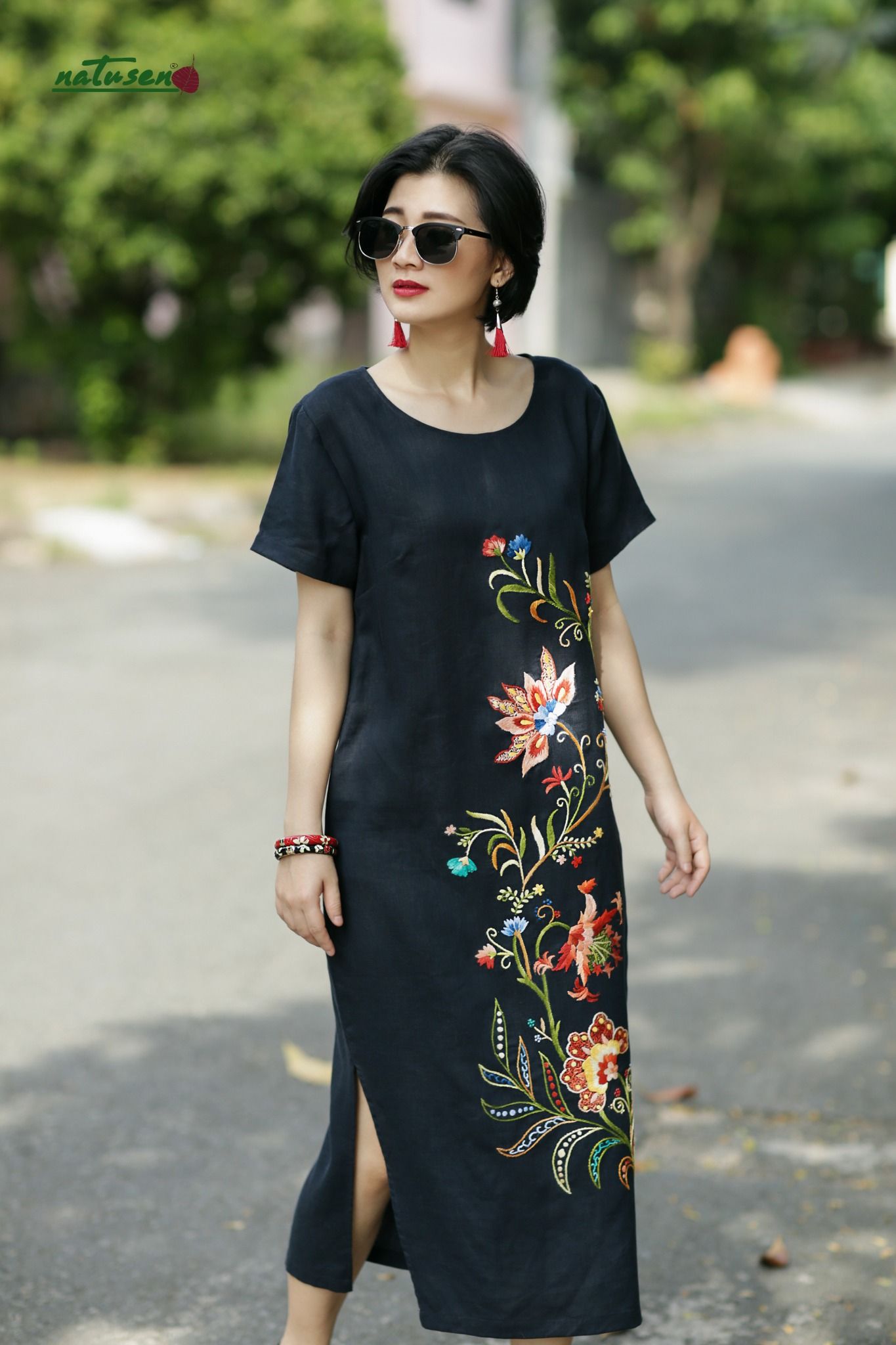  Đầm Queen Jacobeans maxi suông đen tay con 