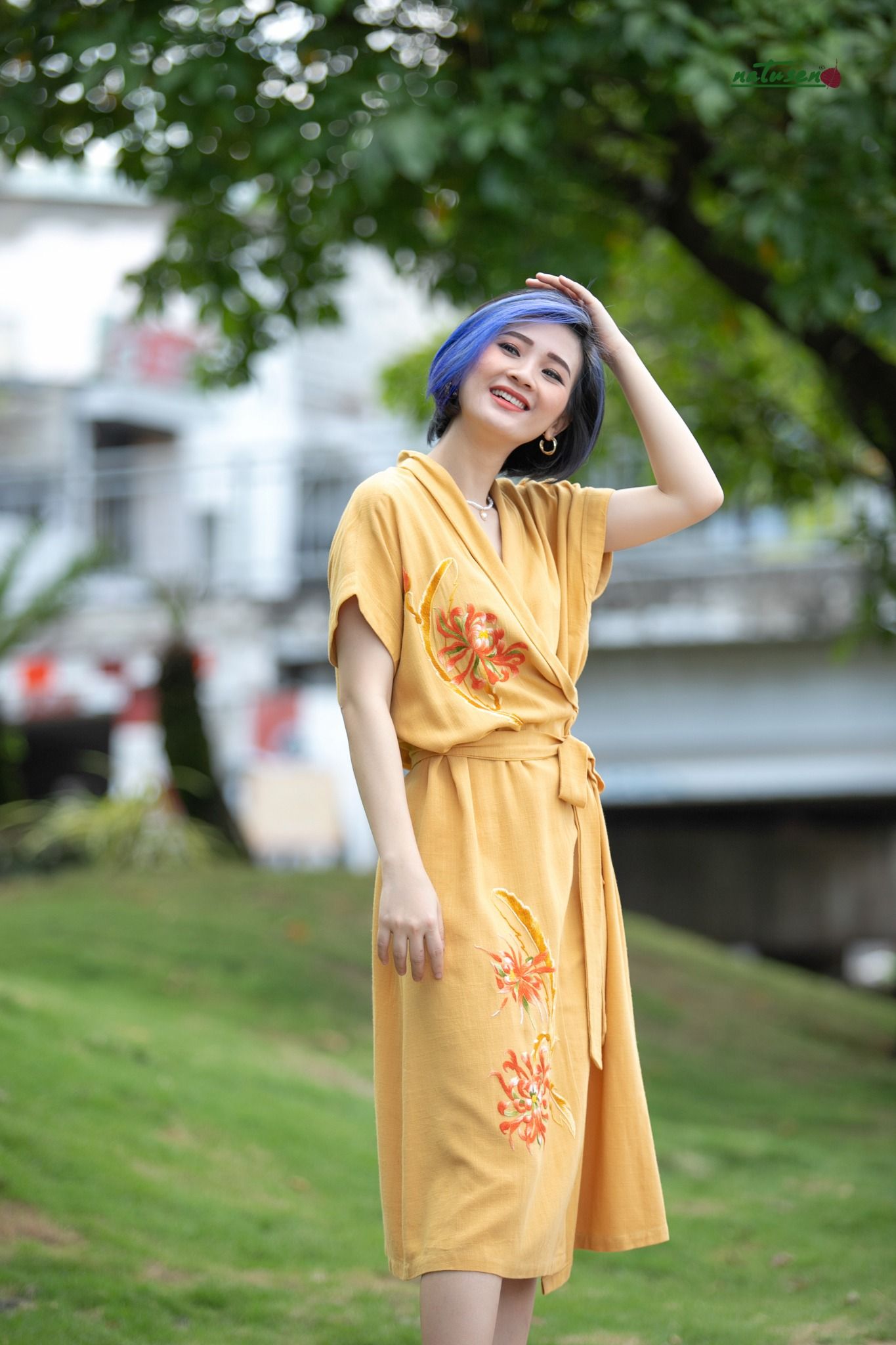  Đầm thêu tay Cúc Quỳnh vàng mustard WarpDress 