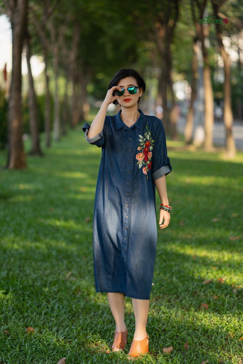  Đầm hoa hồng Florentina denim thêu tay 