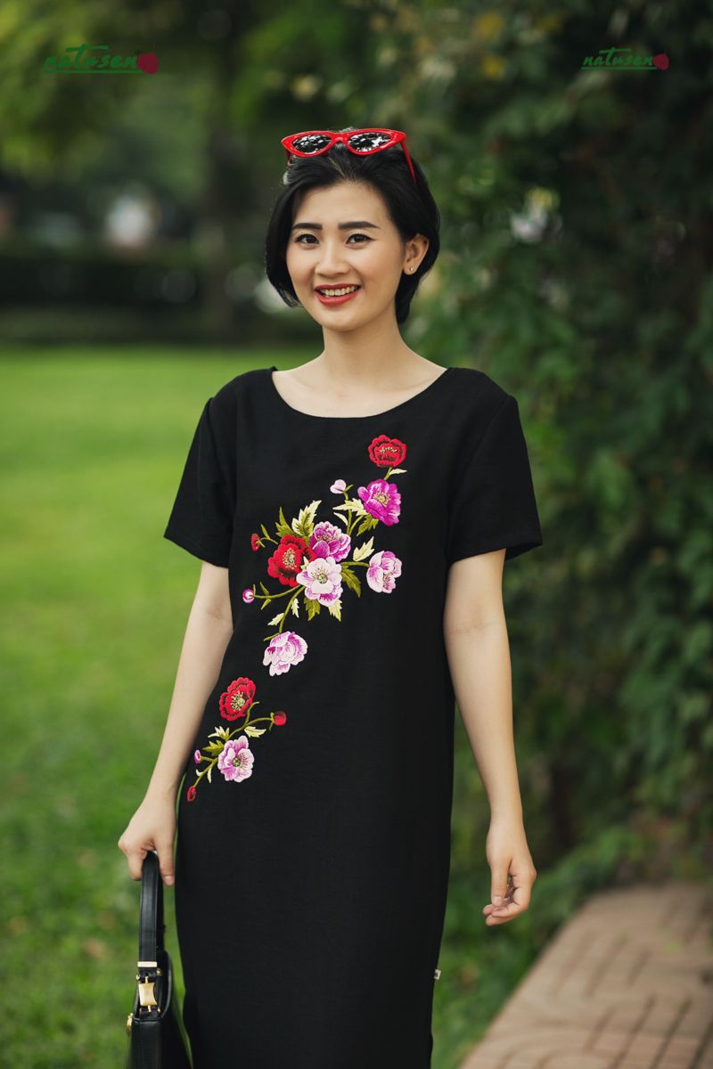  Đầm tiệc Moon Mandarin thêu tay Florentina Đen LBD 