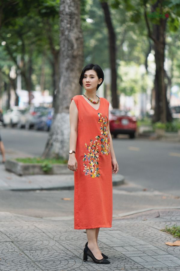  Đầm tiệc thêu tay Xuân Bình Cam Festival 
