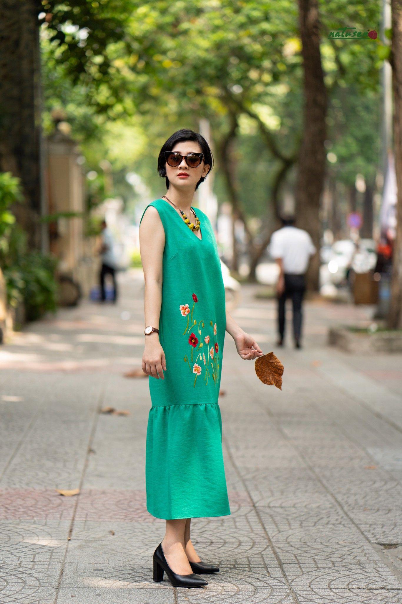  Đầm Trumpet Xanh ngọc lam thêu Hoa Trà / Poppy 