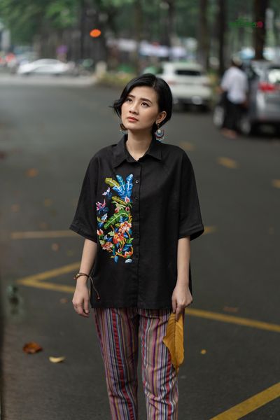  Áo linen thêu tay Thu Bình chemise Đen 