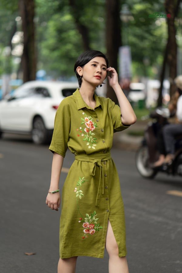  Đầm chemise Xanh Oliu thêu tay Tầm Xuân 