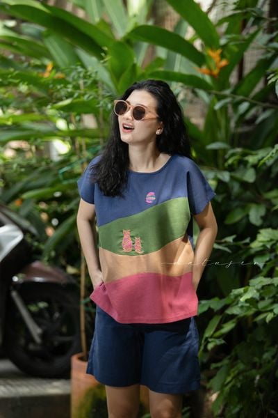  Áo colorblock Pastel thêu tay Mèo cuộn len 